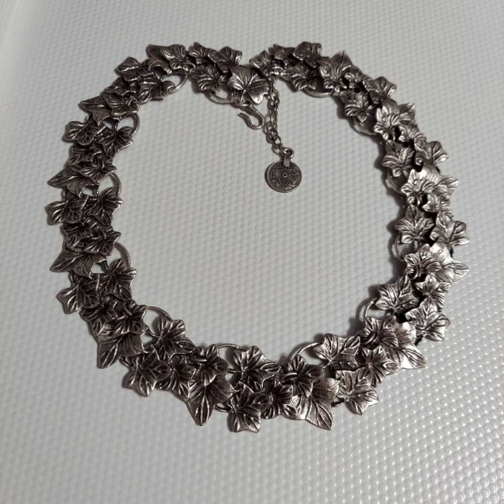 Vintage Textured Silver 'Leaves' Collar Statement Necklace - Picture 3 of 8